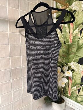 Lululemon Running in the City Tank Black Mesh Bra Top Women's Size 4